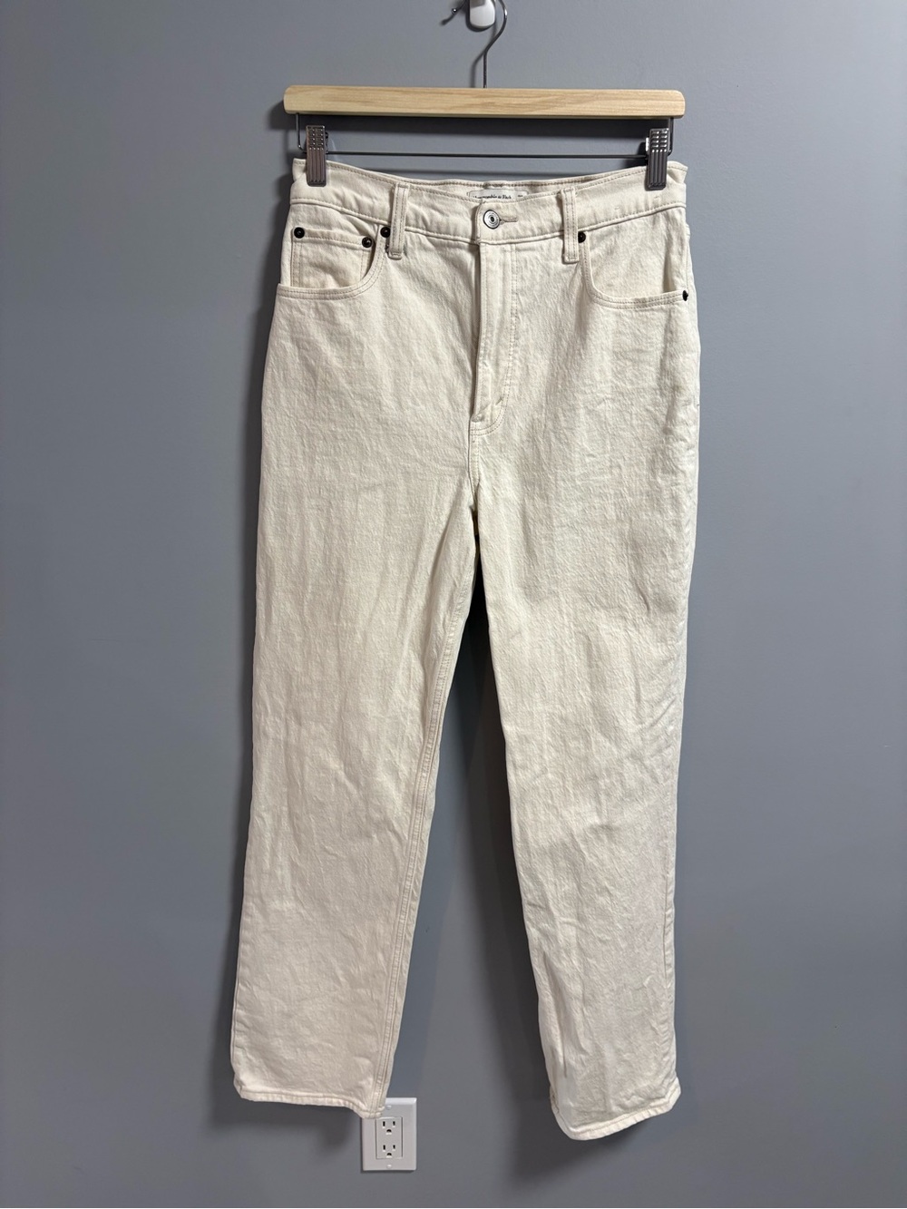 Abercrombie & Fitch - The 90's Straight Ultra High Rise Jeans